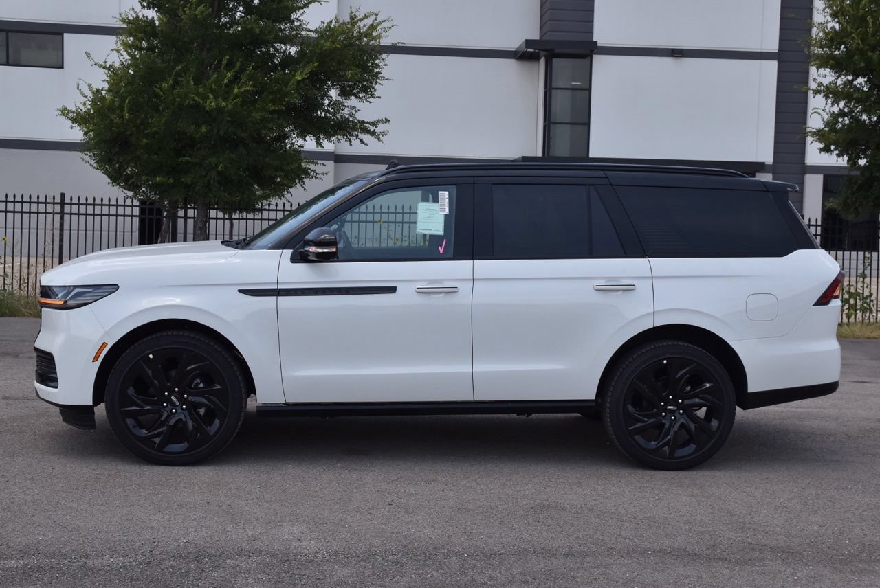 New 2027 Lincoln Navigator Black Label AWD/4WD image 11