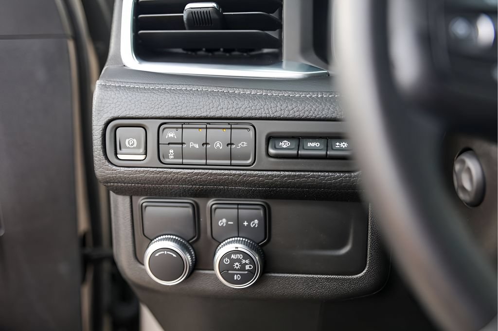 Used 2021 GMC Yukon Denali w/ Advanced Technology Package RWD image 18