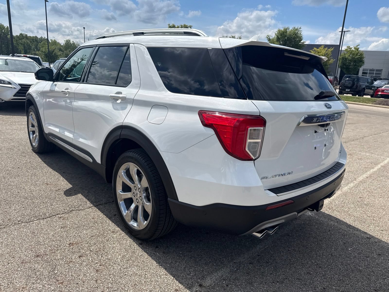 Used 2020 Ford Explorer Platinum w/ Premium Technology Package AWD/4WD image 7