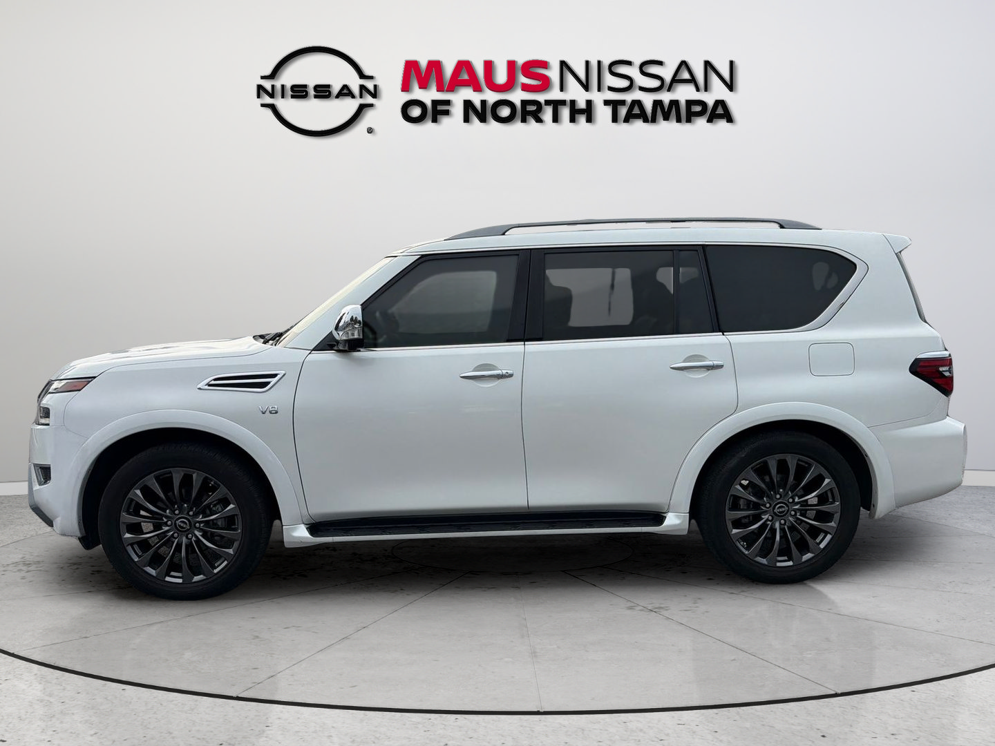 Used 2022 Nissan Armada Platinum w/ Captain's Chairs Package RWD image 5