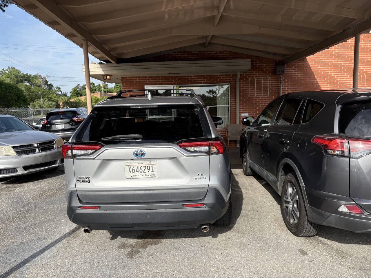 Used 2020 Toyota RAV4 LE image 6