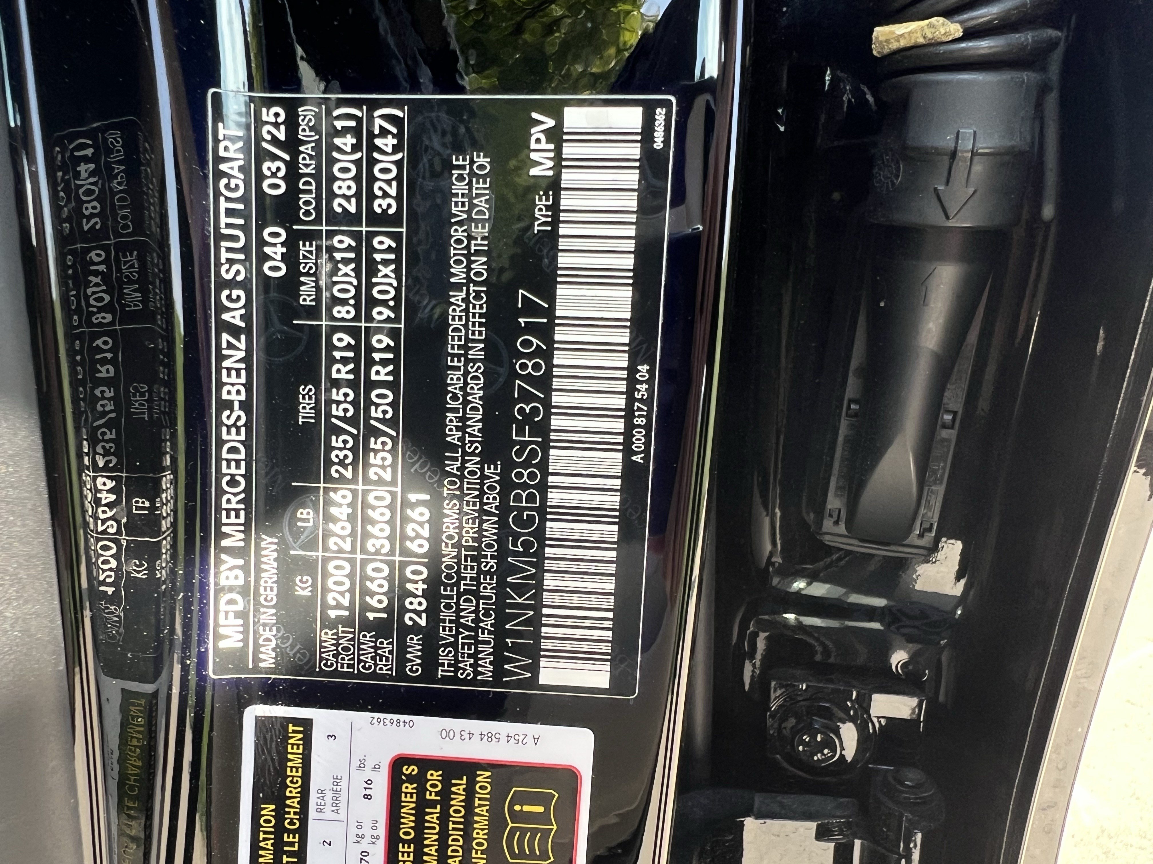 Used 2025 Mercedes-Benz GLC 350e 4MATIC image 37