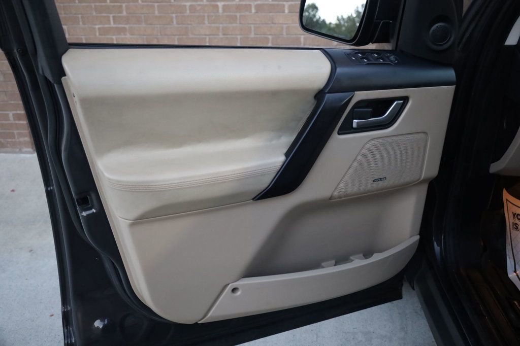 Used 2012 Land Rover LR2 HSE image 12