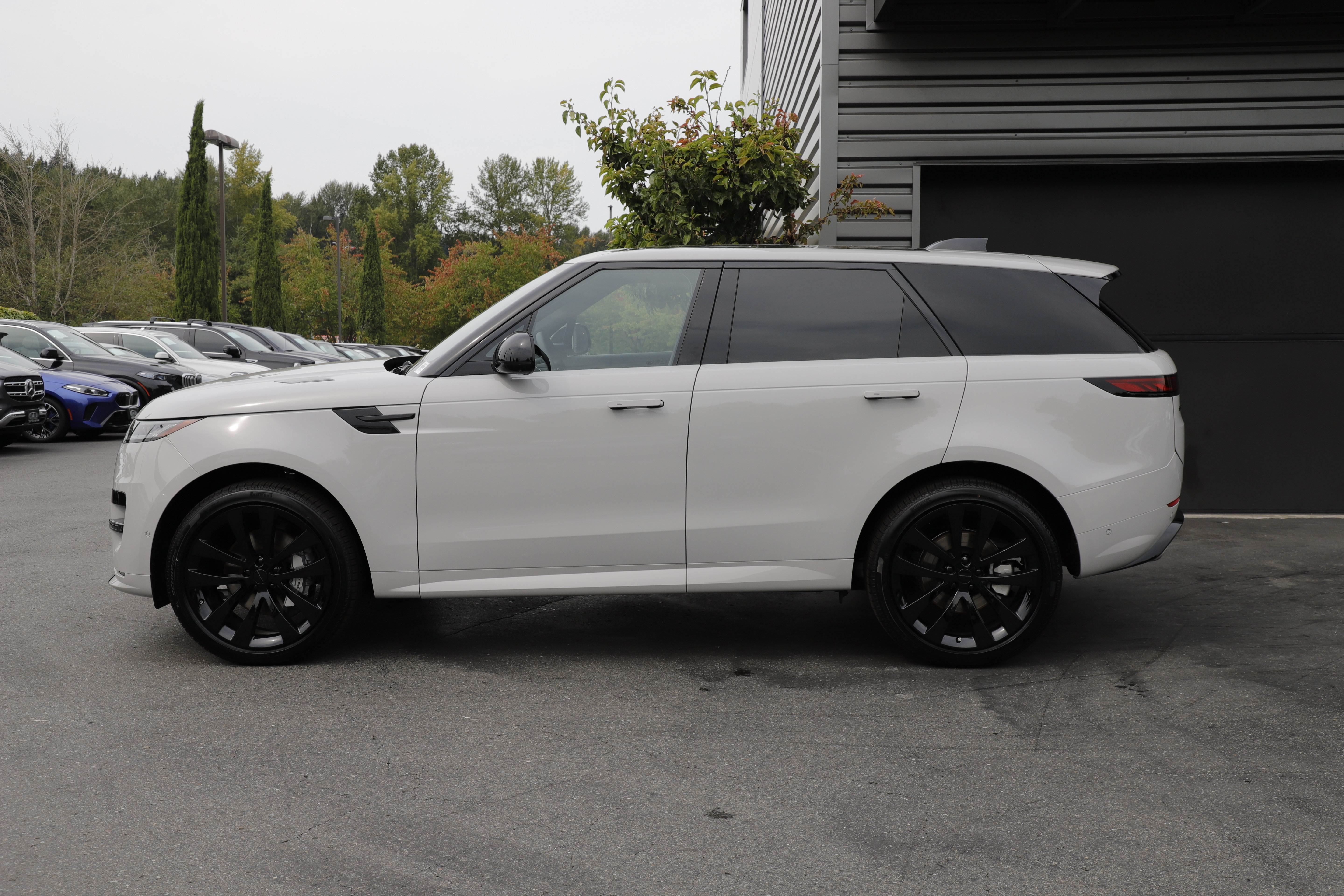New 2026 Land Rover Range Rover Sport Dynamic SE AWD/4WD image 7