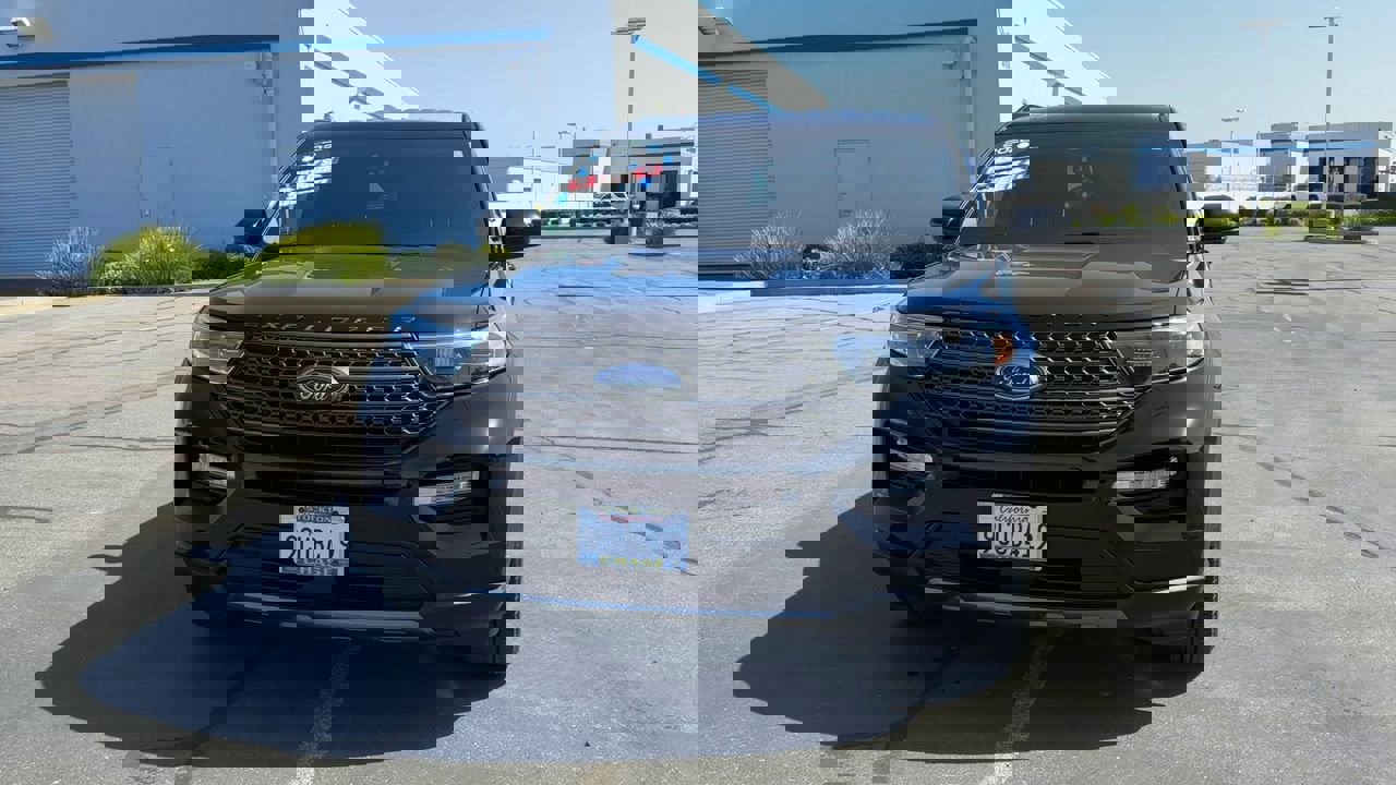 Used 2022 Ford Explorer XLT w/ Equipment Group 202A image 7