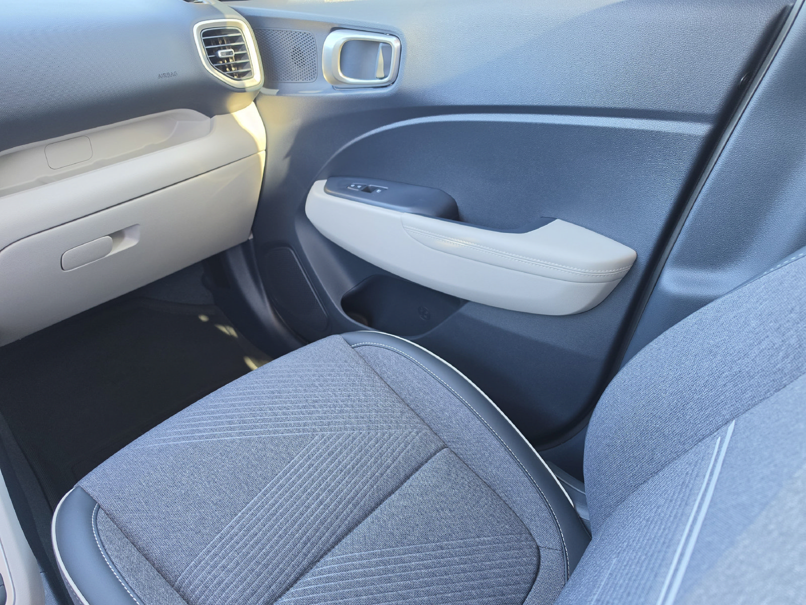 Used 2026 Hyundai Venue SEL FWD image 18