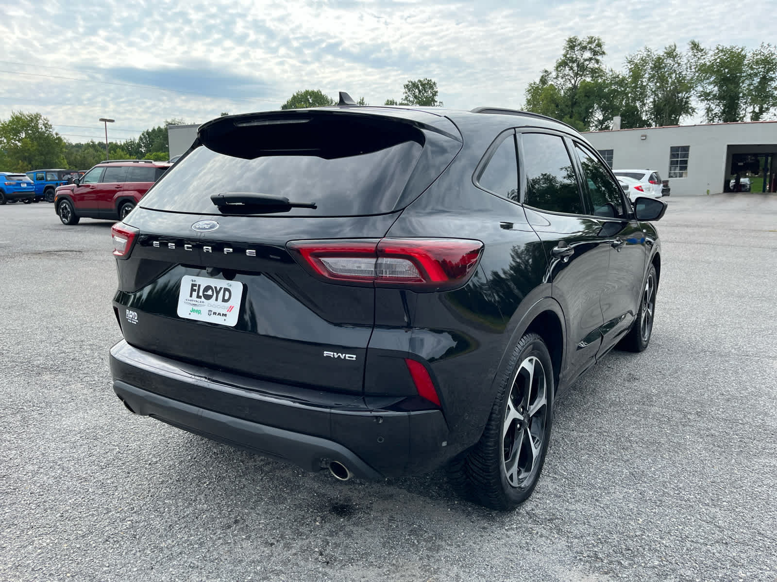 Used 2023 Ford Escape ST-Line Elite w/ Premium Technology Package AWD/4WD image 3