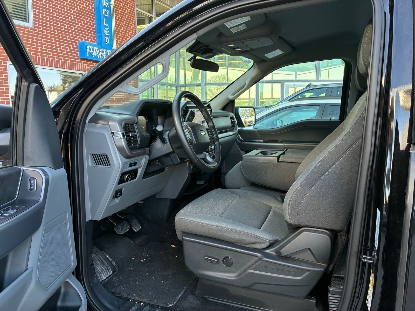 Used 2025 Ford F150 XLT w/ Equipment Group 301A Standard image 3