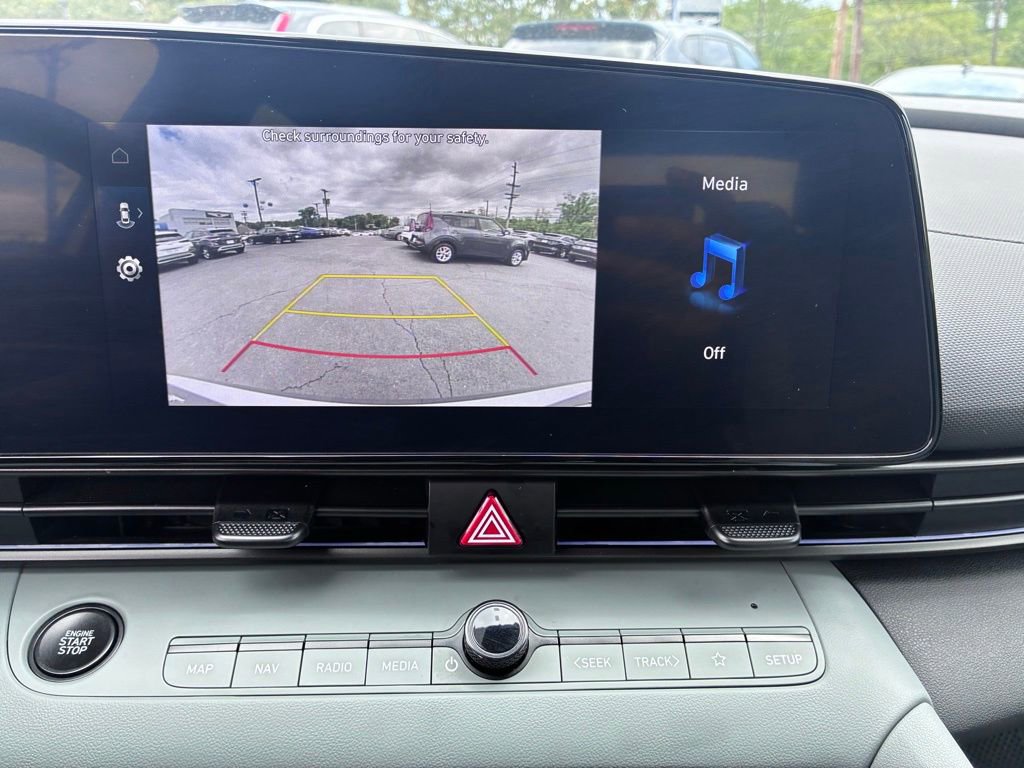 Used 2025 Hyundai Elantra Limited FWD image 30