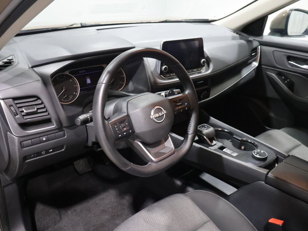 Used 2025 Nissan Rogue SV AWD/4WD image 15