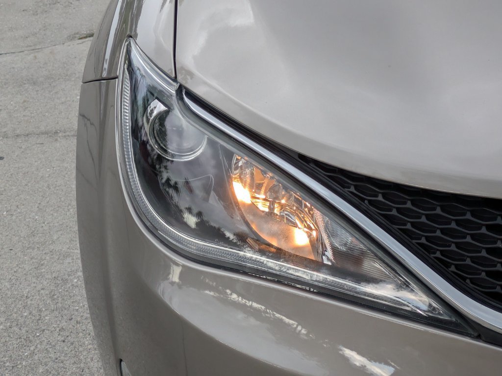Used 2018 Chrysler Pacifica Touring-L FWD image 9