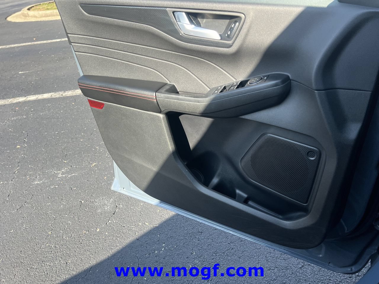 Used 2025 Ford Escape ST-Line FWD image 18