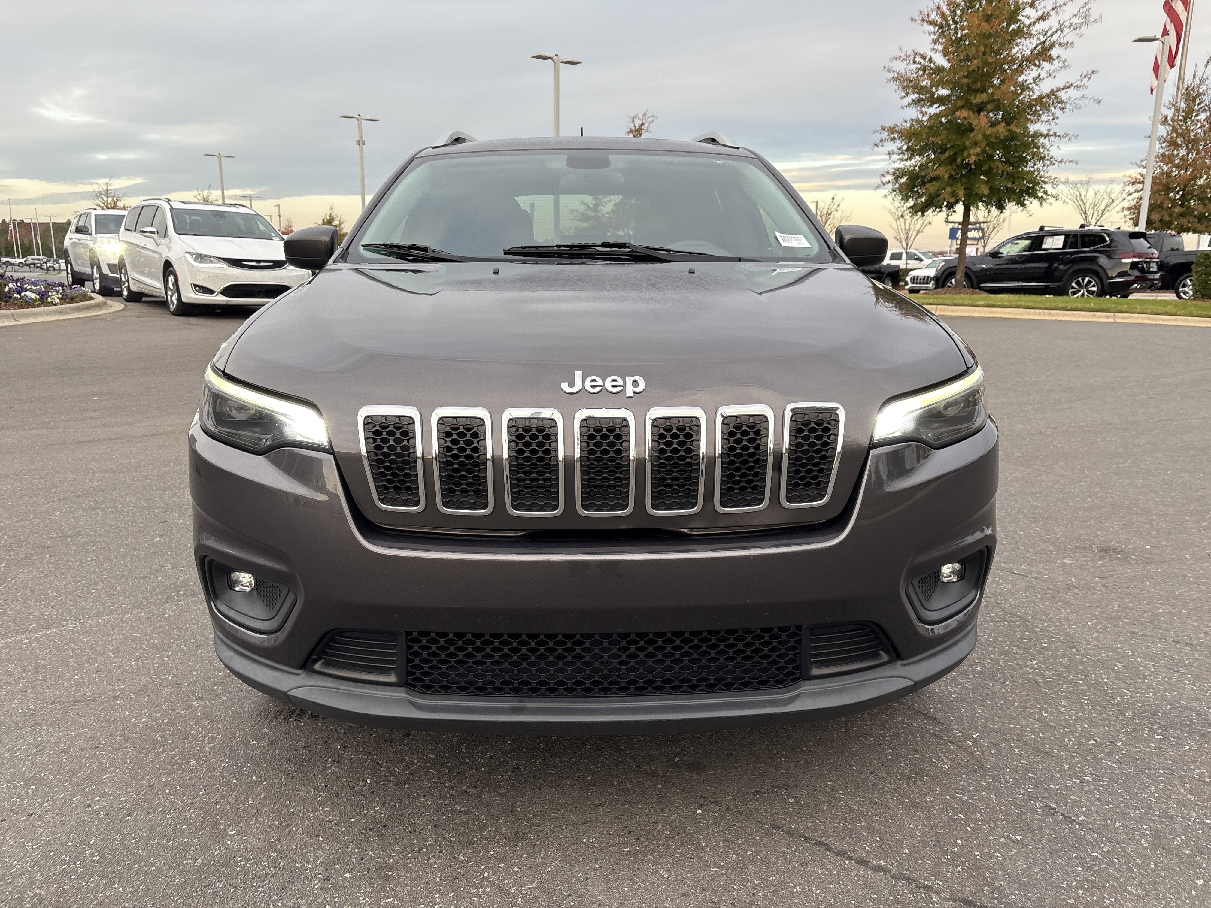 Used 2019 Jeep Cherokee Latitude Plus image 3