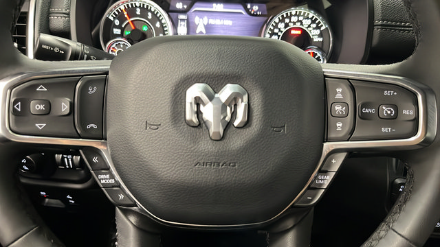 Used 2025 RAM 1500 Laramie w/ Sport Appearance Package AWD/4WD image 15