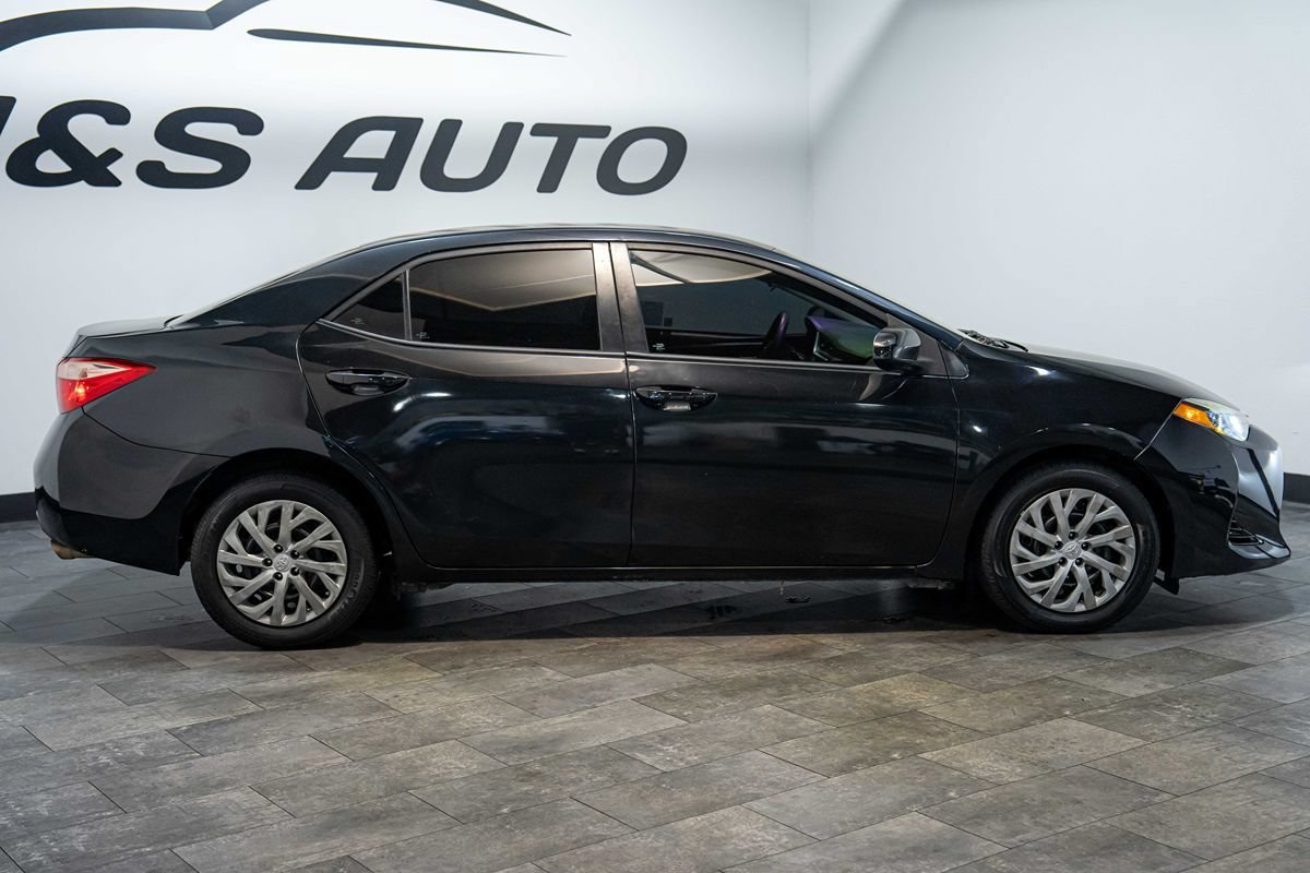Used 2018 Toyota Corolla LE FWD image 21
