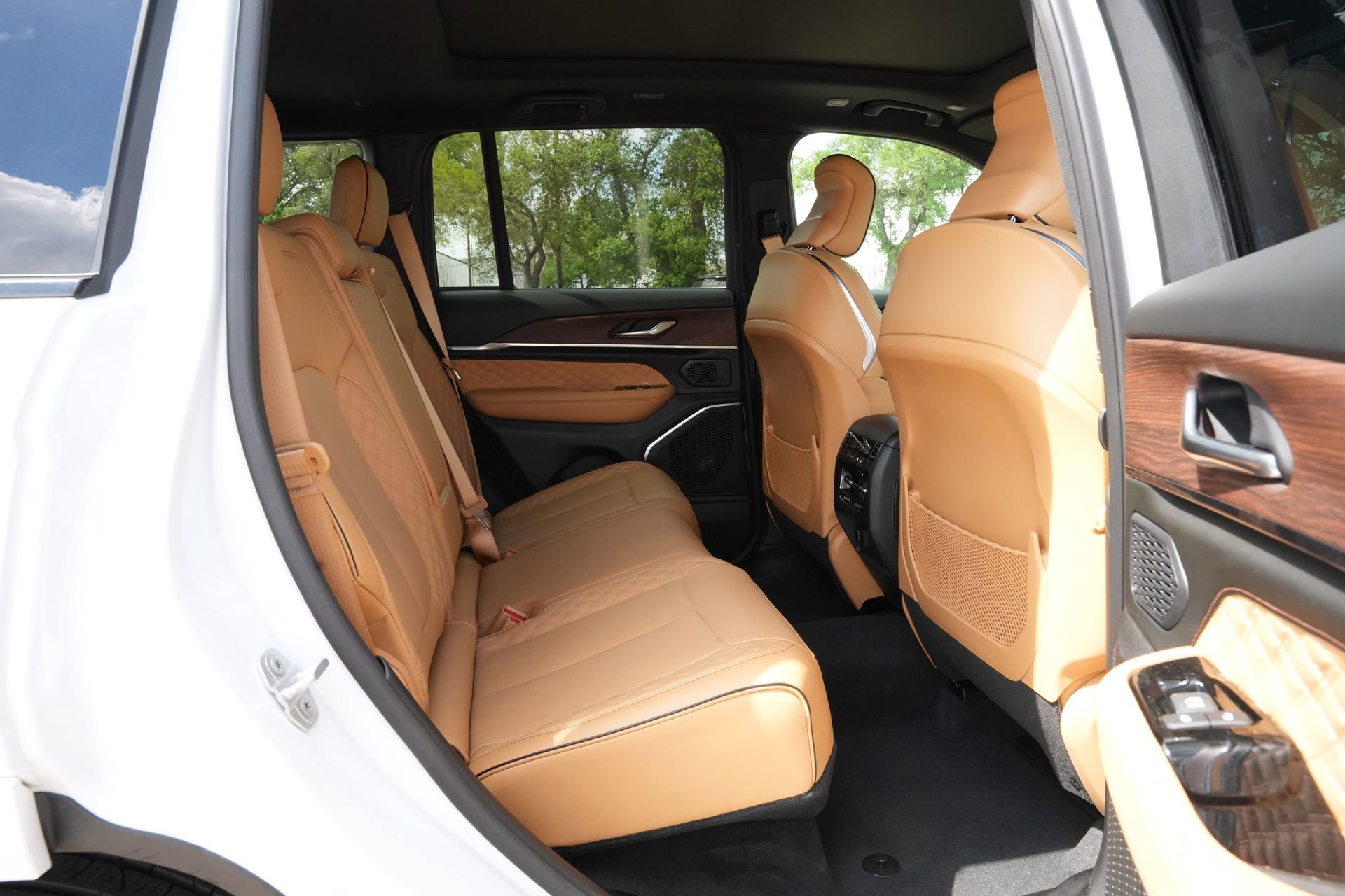 Used 2025 Jeep Grand Cherokee Summit AWD/4WD image 24