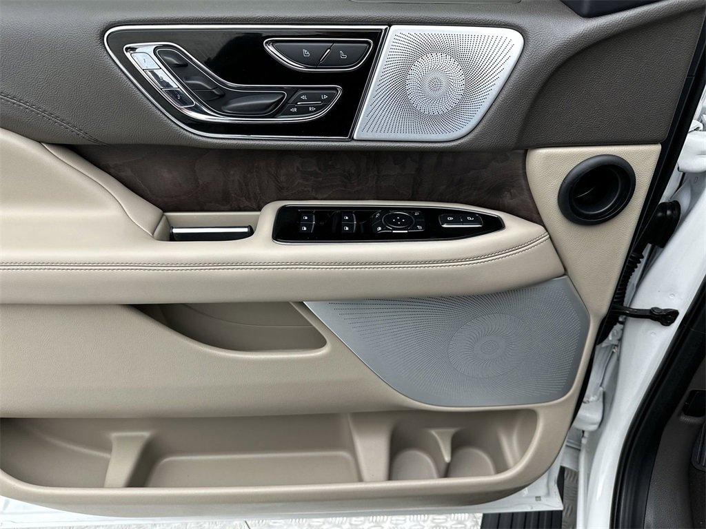 Used 2024 Lincoln Navigator L Reserve image 13