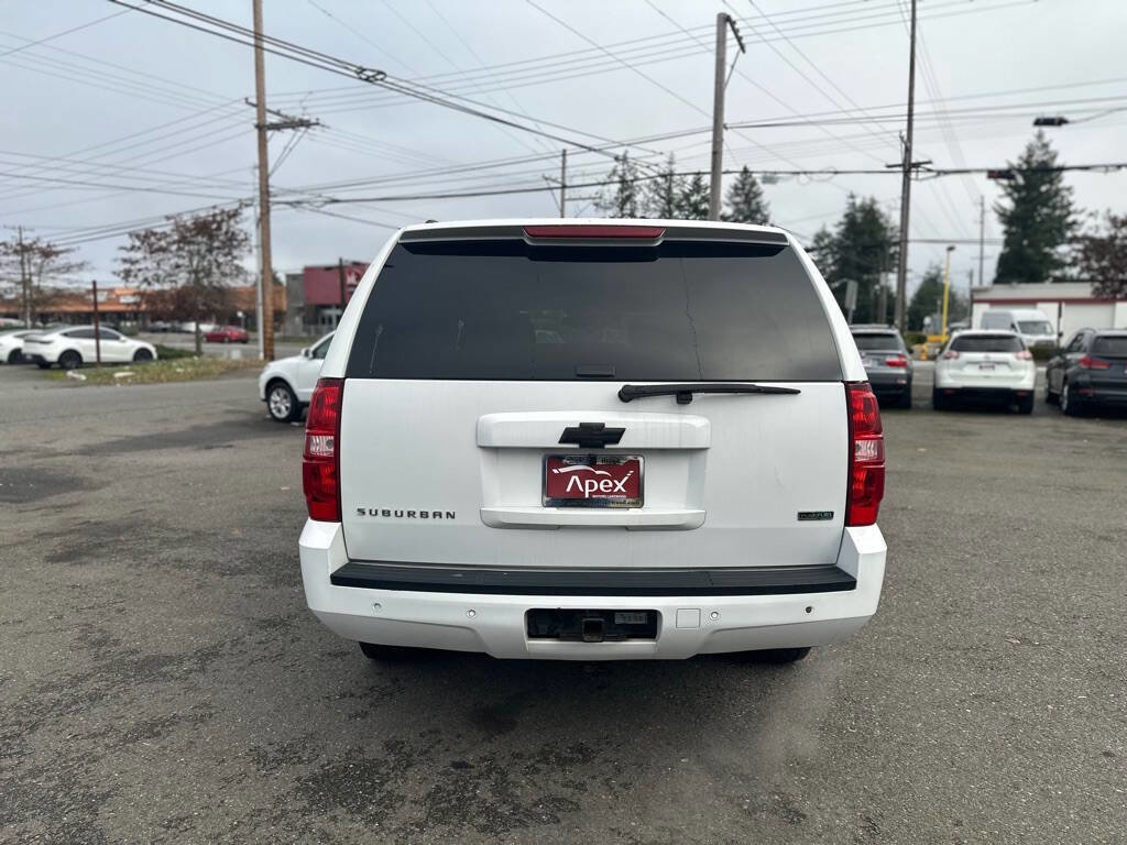 Used 2010 Chevrolet Suburban LT image 7
