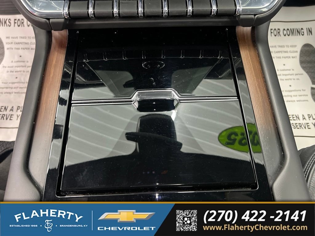 Used 2025 GMC Yukon XL Denali AWD/4WD image 30