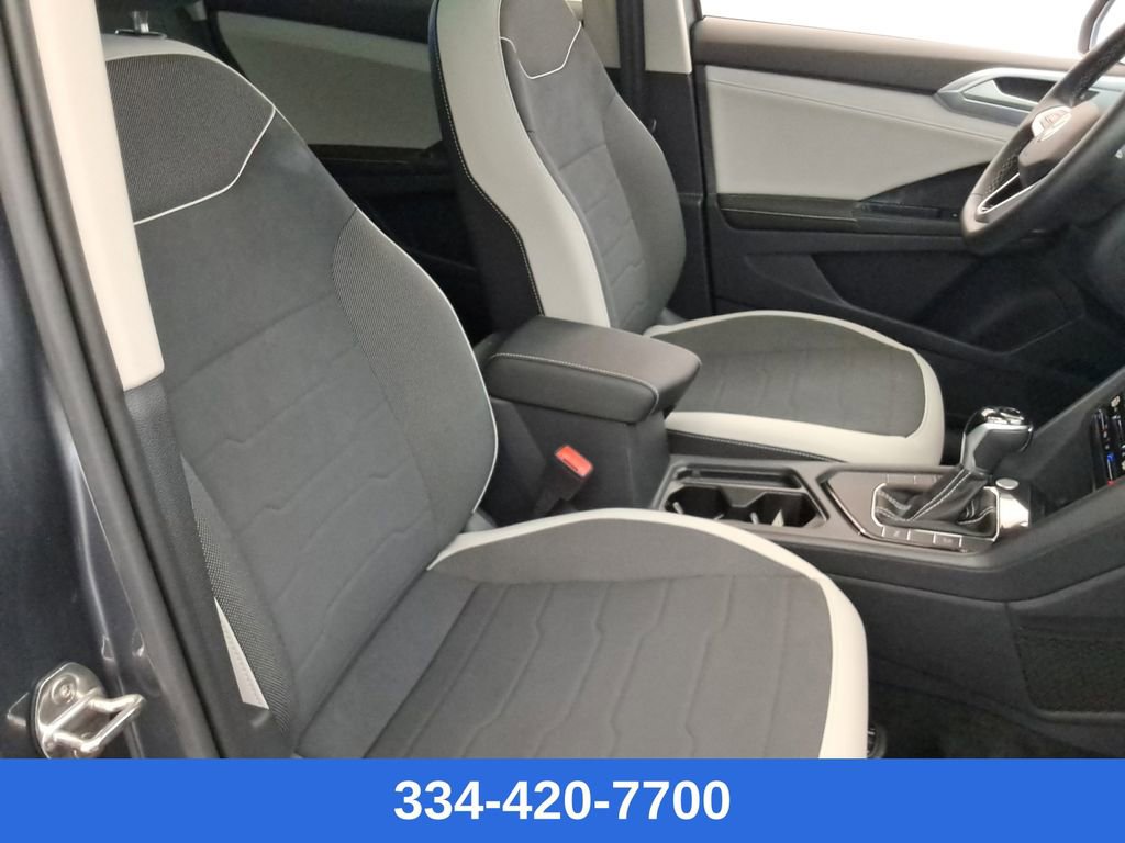 Certified 2025 Volkswagen Taos SE w/ Panoramic Sunroof Package image 16
