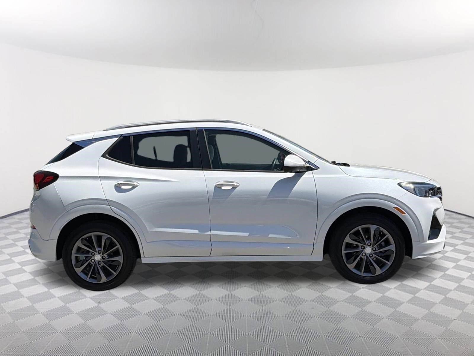 Used 2020 Buick Encore GX Select w/ Advanced Technology Package image 3