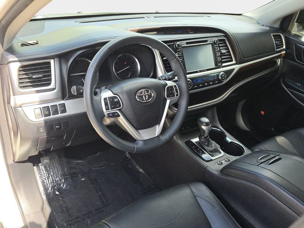 Used 2016 Toyota Highlander Limited w/ Preferred Accessory Package FWD image 20
