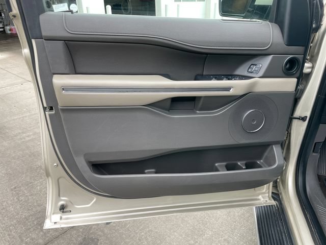 Used 2018 Ford Expedition Max XLT w/ Equipment Group 202A AWD/4WD image 11
