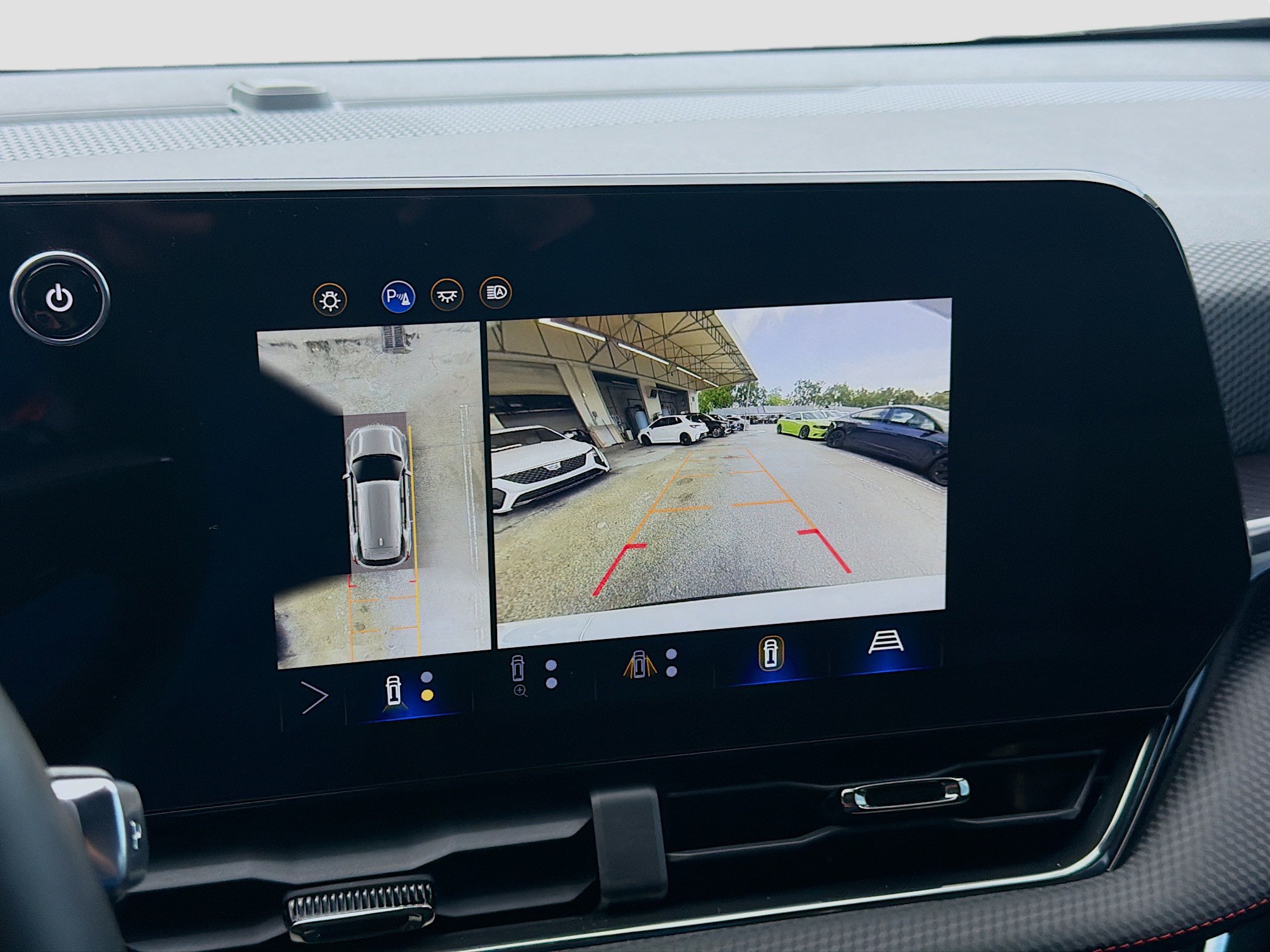 Used 2025 Chevrolet Equinox RS w/ Safety and Technology Package FWD image 14