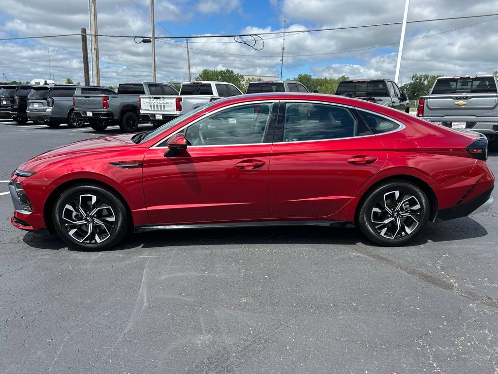 Used 2025 Hyundai Sonata SEL FWD image 8