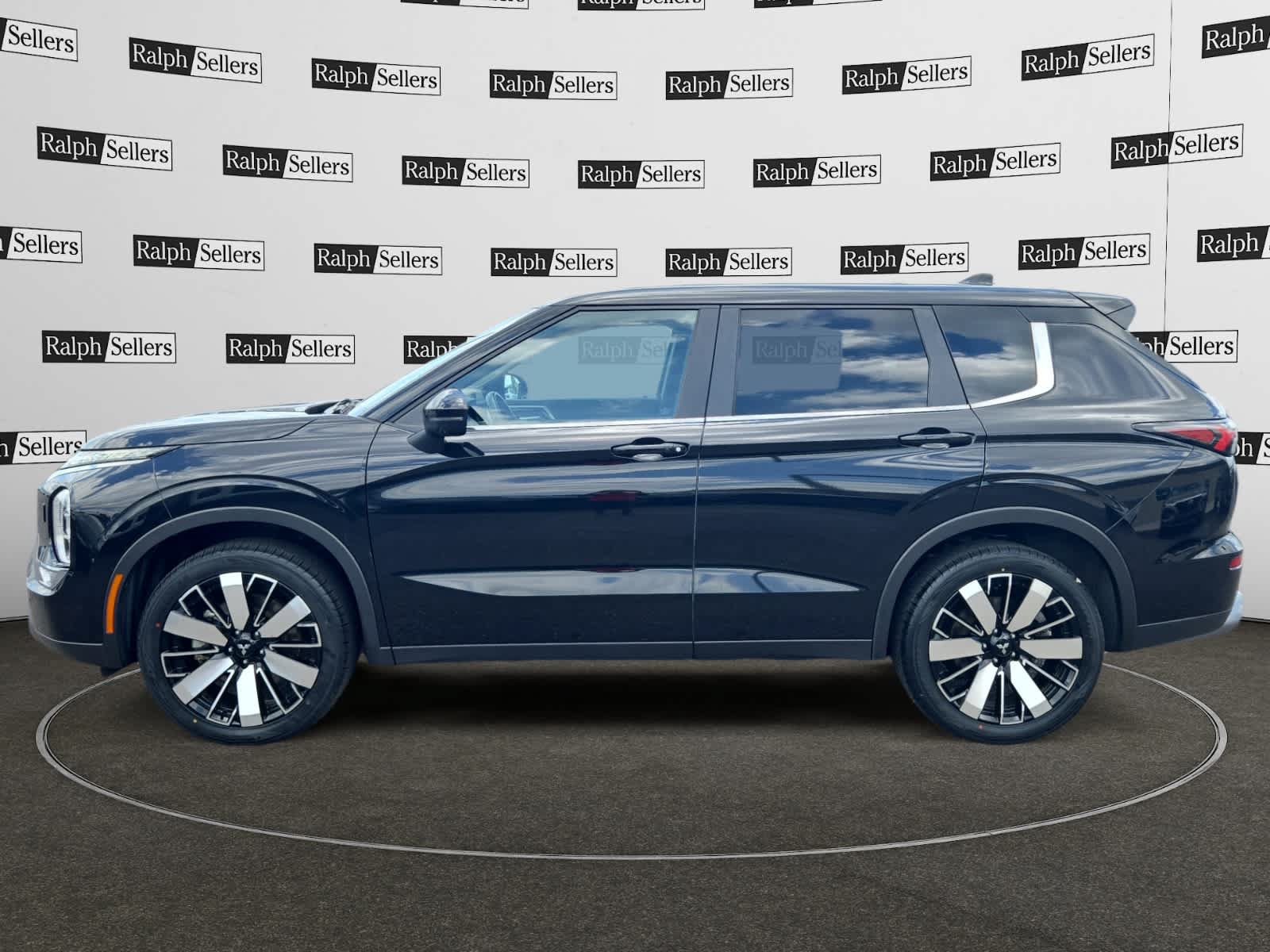 Used 2025 Mitsubishi Outlander SE AWD/4WD image 3