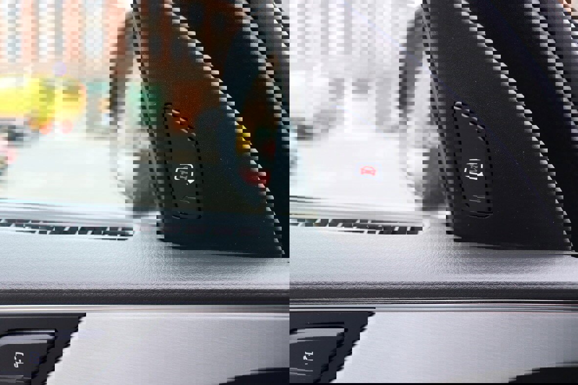 Used 2015 Audi A8 4.0T w/ Luxury Package image 25