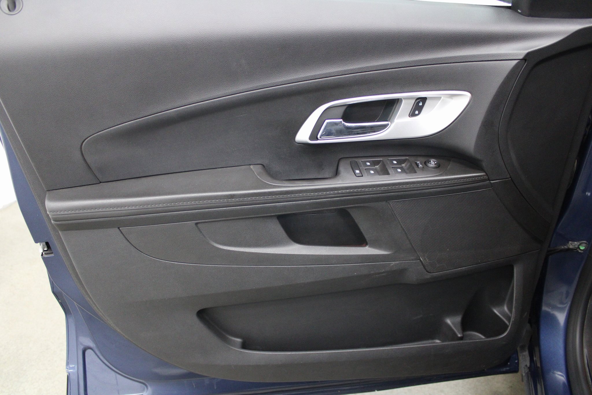 Used 2016 Chevrolet Equinox LTZ w/ Enhanced Convenience Package image 12