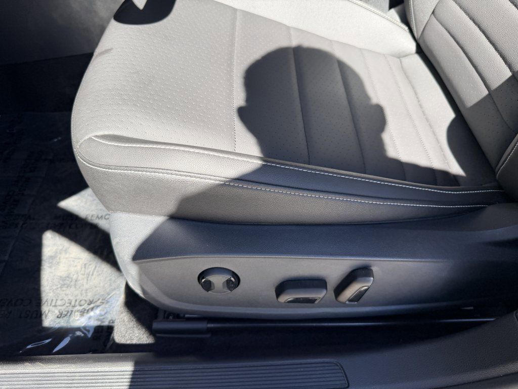 Used 2024 Volkswagen Jetta SE w/ Panoramic Sunroof Package image 30