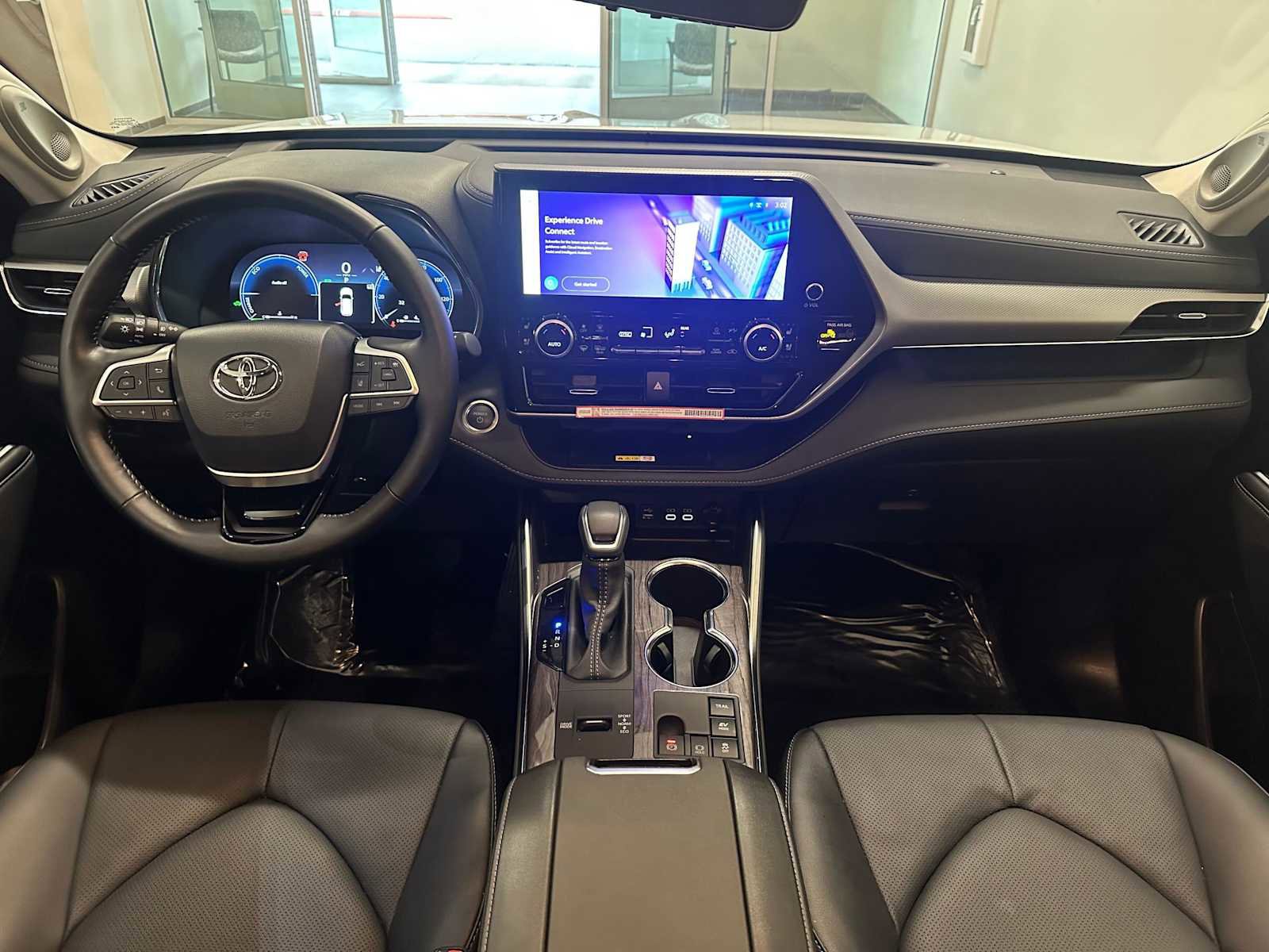 Certified 2025 Toyota Highlander Platinum image 10