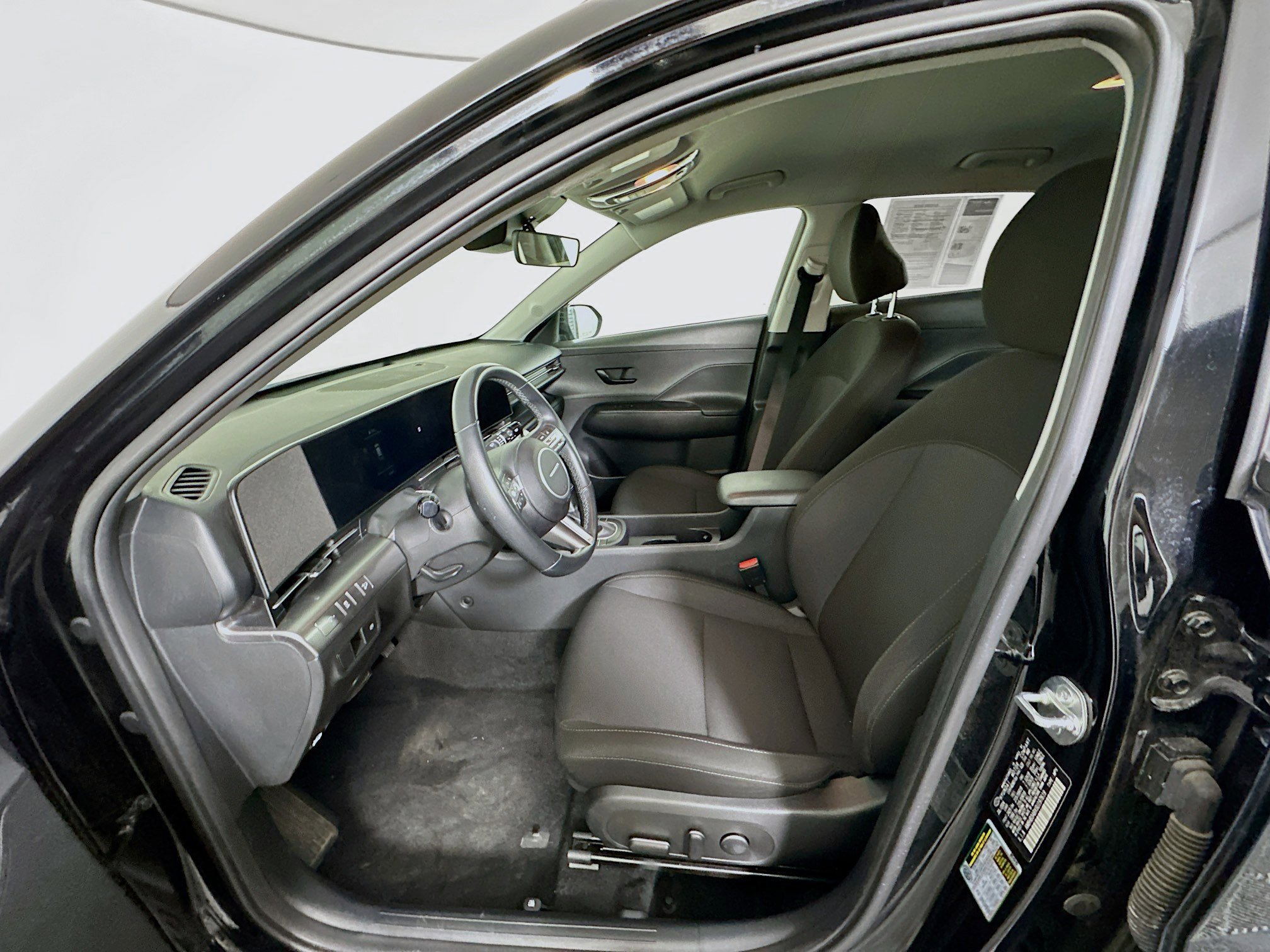 Used 2025 Hyundai Kona SEL image 13