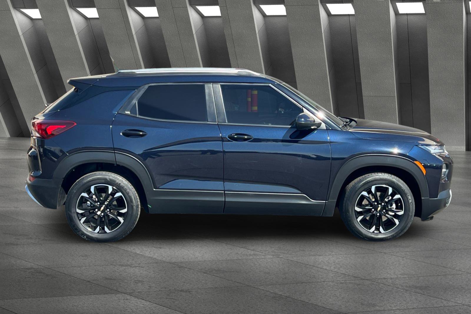 Certified 2021 Chevrolet TrailBlazer LT w/ Convenience Package image 3