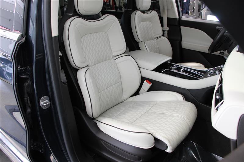 Used 2023 Lincoln Aviator Black Label w/ Class IV Trailer Tow Package image 16