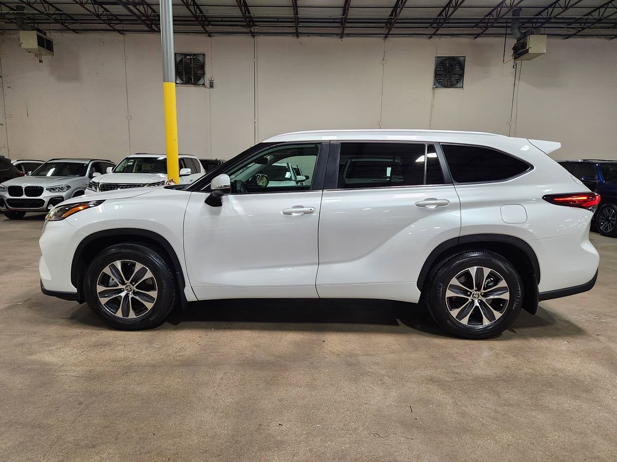 Used 2024 Toyota Highlander XLE FWD image 7