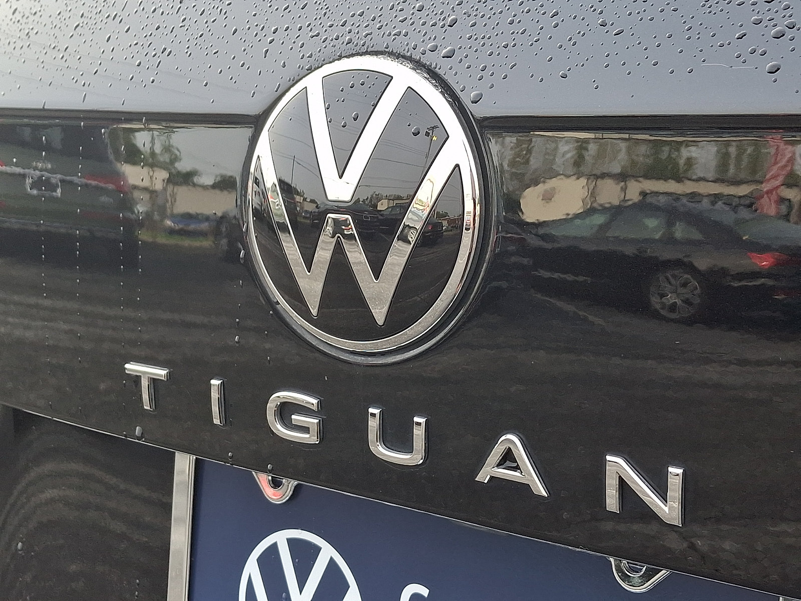 Used 2023 Volkswagen Tiguan SE w/ Panoramic Sunroof Package FWD image 30