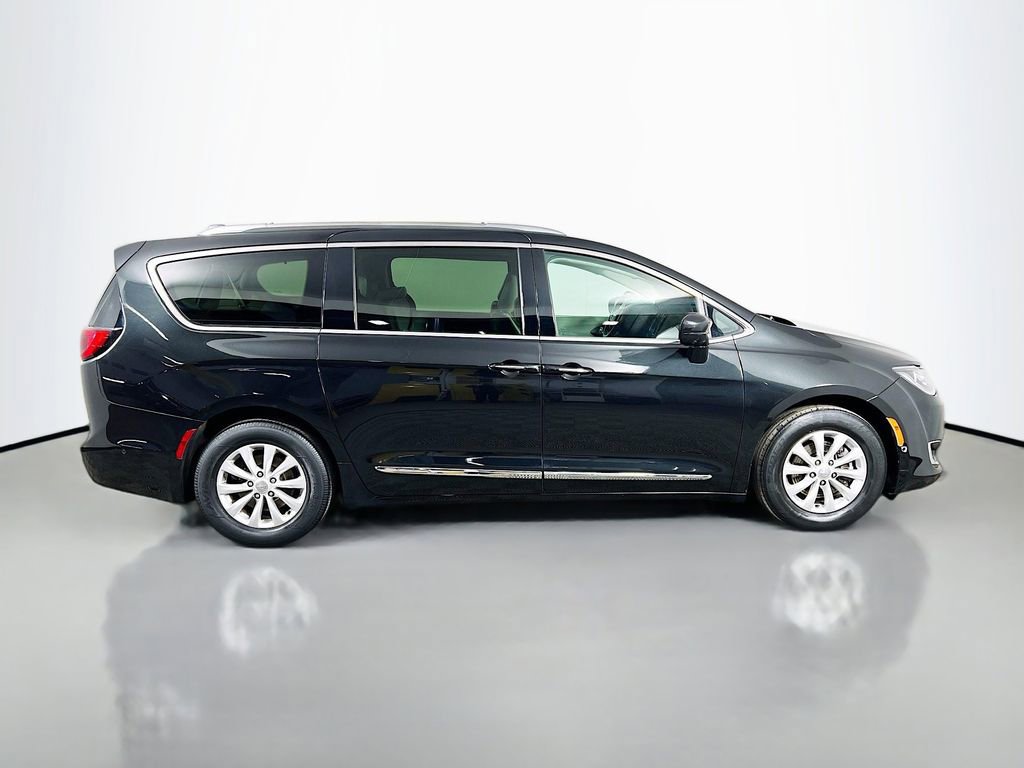 Used 2019 Chrysler Pacifica Touring-L w/ Advanced Safetytec Group FWD image 4