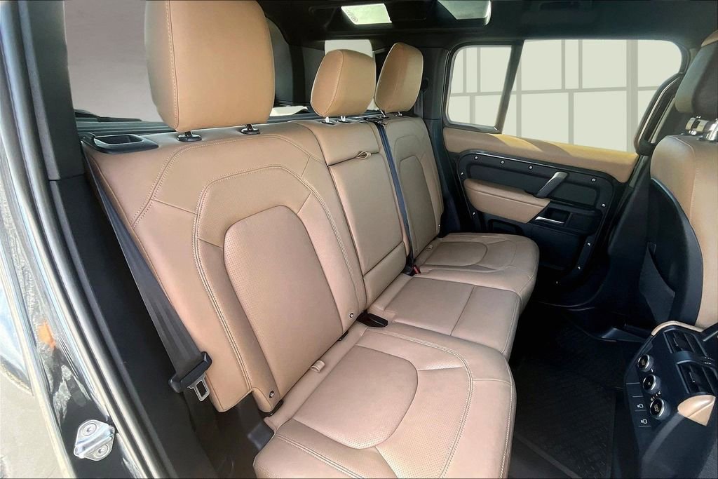 Used 2025 Land Rover Defender 110 X-Dynamic SE image 28