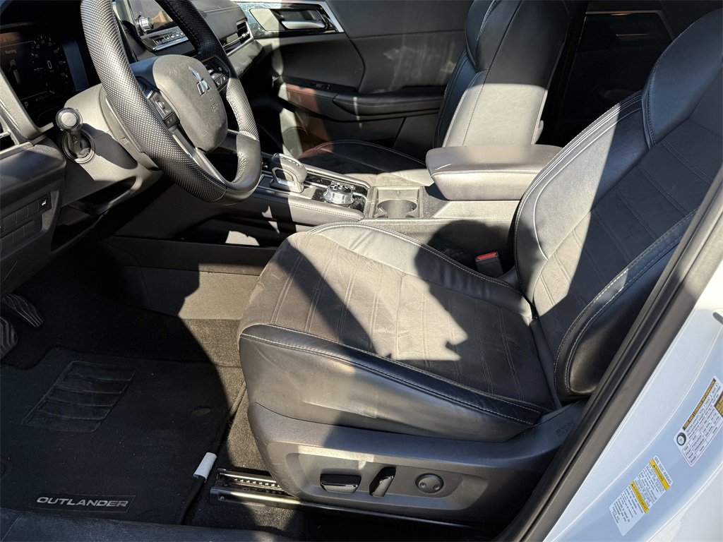 Used 2023 Mitsubishi Outlander SE image 13