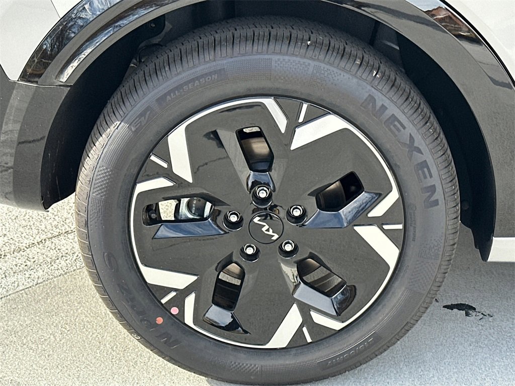 New 2025 Kia Niro Wind image 8