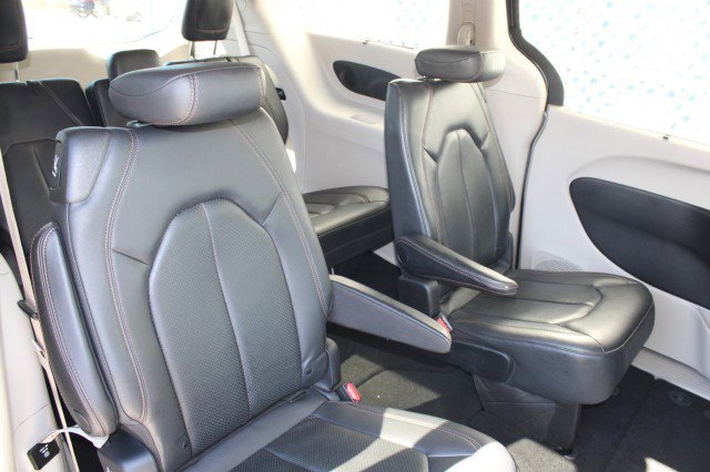 Used 2019 Chrysler Pacifica Touring-L Plus w/ Advanced Safetytec Group image 17
