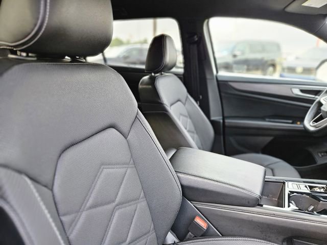 Used 2024 Volkswagen Atlas Cross Sport SE image 14