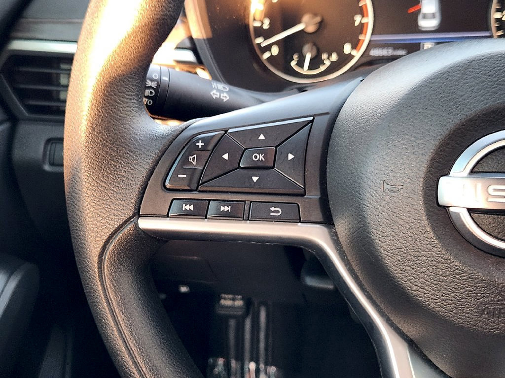 Used 2025 Nissan Altima 2.5 SV FWD image 27