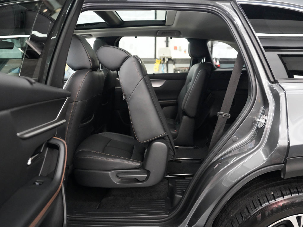 Used 2024 MAZDA CX-90 Plug-In Hybrid w/ Premium Pkg AWD/4WD image 33