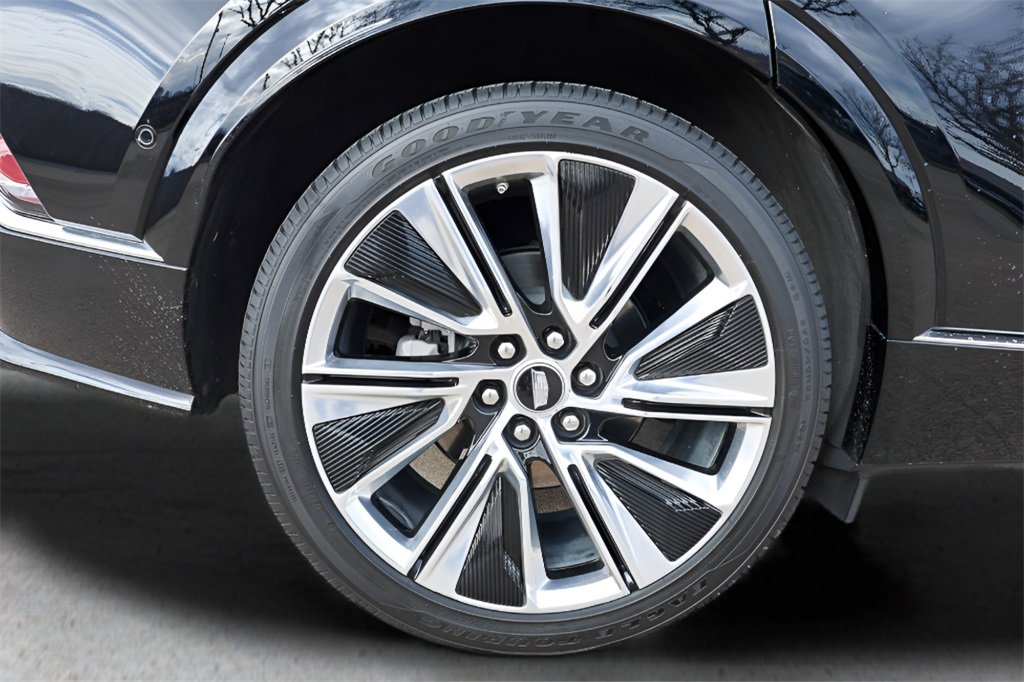 Used 2023 Cadillac Lyriq 2WD image 27