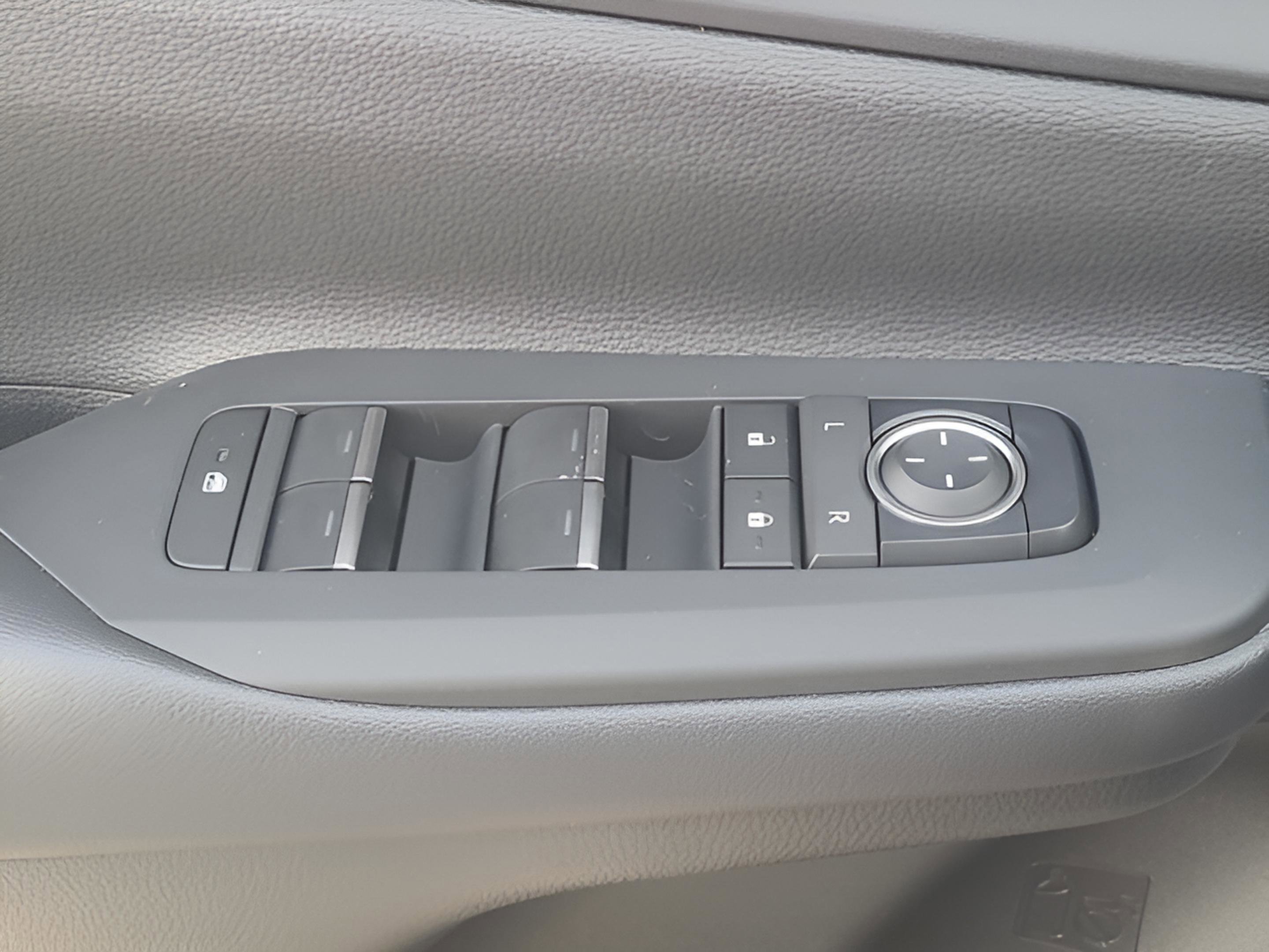 New 2026 Toyota Prius Plug-In Hybrid FWD image 27
