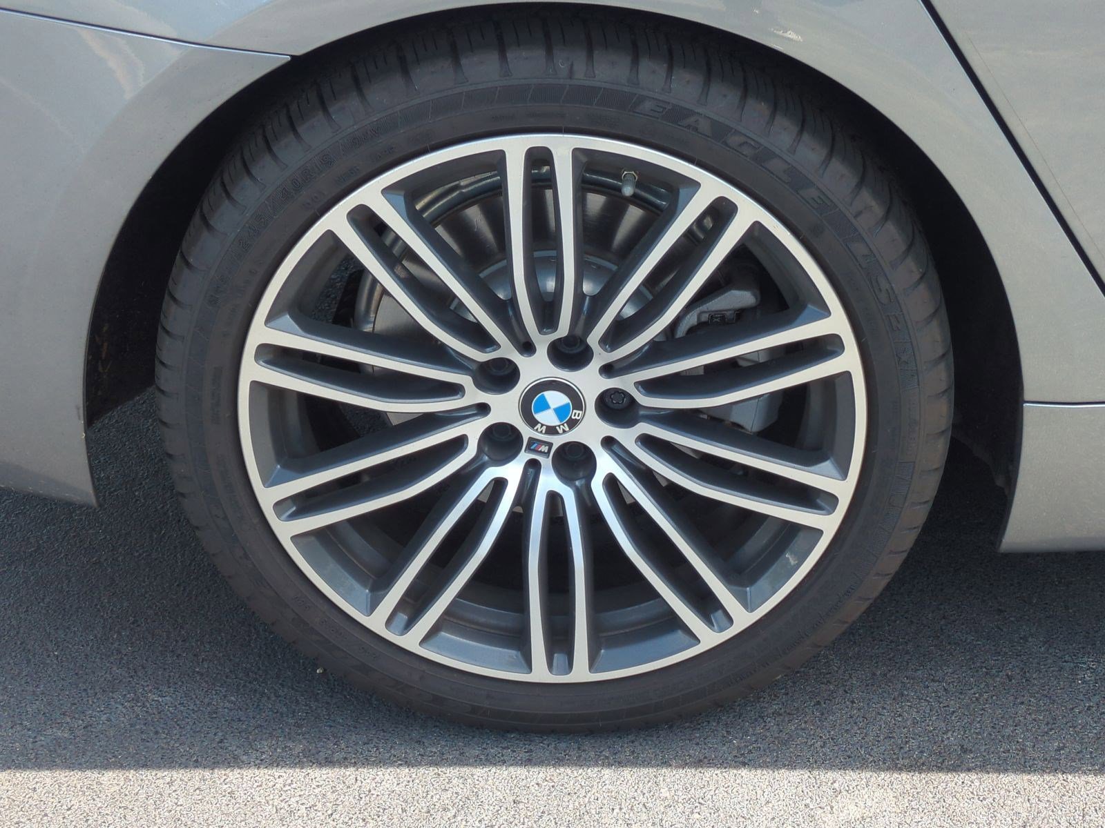 Used 2019 BMW 530i w/ M Sport Package RWD image 13